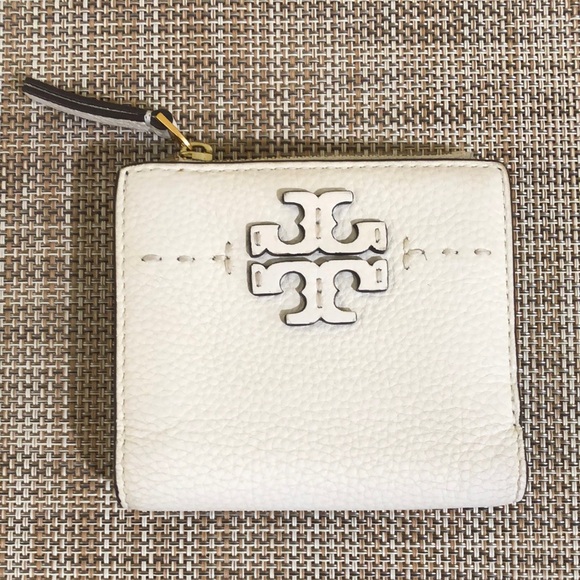 Tory Burch Cream Wallet - Picture 2 of 11
